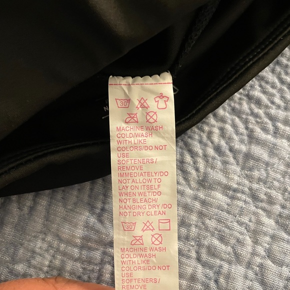 Stretchy leggings, perfect for running, has 2 pockets and is higher waisted.New. - Picture 5 of 5